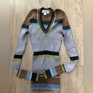 Diane Von Furstenberg size M v neck sweater